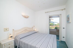 1 bedroom, iron/ironing board, free WiFi, bed sheets - Apartment 'Flat Orizzonte Stelle Marine' with Sea View, Private Terrace and Shared Garden (Palau)