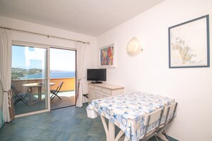 Interior - Apartment 'Flat Orizzonte Stelle Marine' with Sea View, Private Terrace and Shared Garden (Palau)
