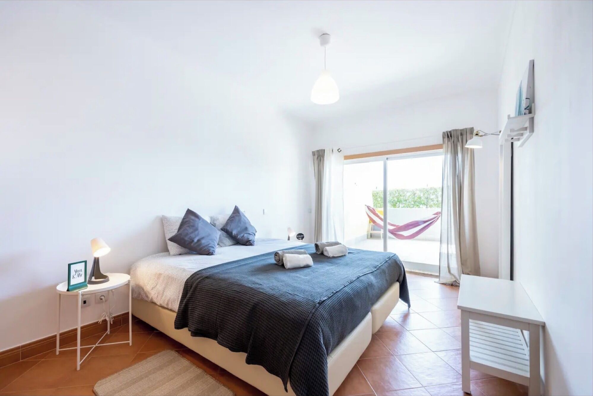 1 slaapkamer, een strijkplank/strijkijzer, gratis wifi, beddengoed