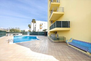 Pool - Apartment 'Casa Cláudia - Cond Do Mar' with Sea View, Shared Pool and Wi-Fi (Lagos)