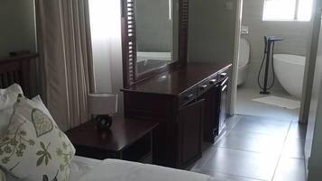 4 bedrooms, WiFi, bed sheets