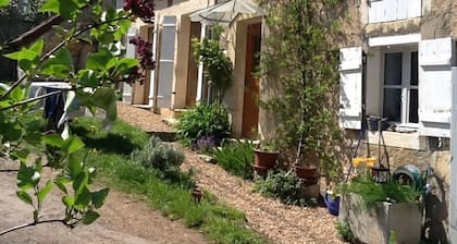 L'Atelier de Pierre 1-Bed Cottage in Pousseaux