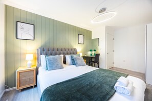 1 bedroom, iron/ironing board, WiFi, bed sheets - London Oasis Apartment Escape (London)