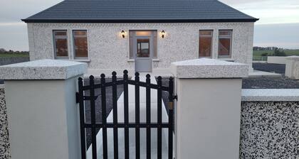 House - Sleeps 4 - Parking