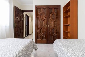 3 bedrooms, desk, iron/ironing board, travel cot