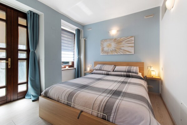1 habitación, tabla de planchar con plancha, wifi gratis y ropa de cama 
