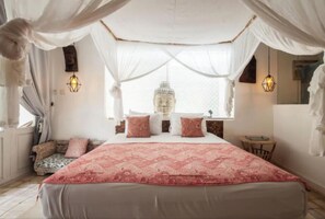 Villa, 3 Bedrooms | 3 bedrooms, in-room safe, desk, iron/ironing board - VILLA BELLA SESEH (Cemagi)