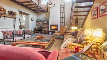 TV, fireplace