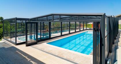 Villa PORTO LEVER: piscine intérieure privée, eau chauffée, SPA, climatisation, Wifi.