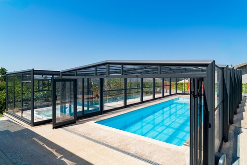 Vacation villa in Porto/Lever with private indoor heated pool, SPA, air conditioning, and Wifi
