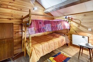 2 bedrooms - Stone house in the heart of Larzac, free-roaming horses and horse-drawn carriage rides (Campestre-et-Luc)