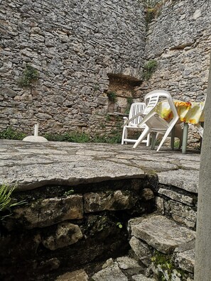 المنطقة المحيطة بالمنشأة