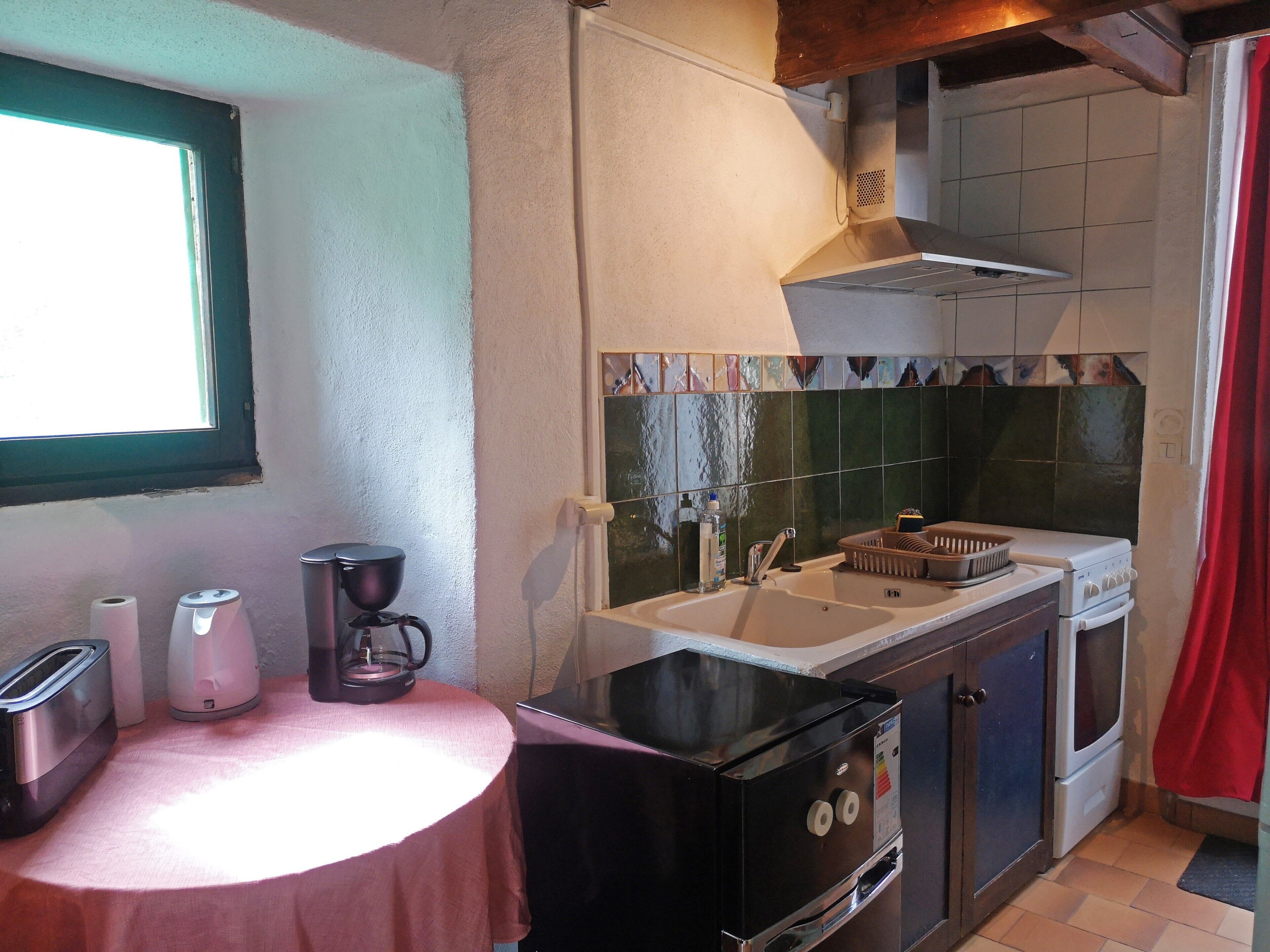 Kylskåp, mikrovågsugn, ugn och spishäll