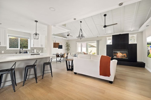 Newly Remodeled Modern House with Pool - Pet-Friendly