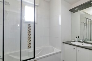 Douche, sèche-cheveux