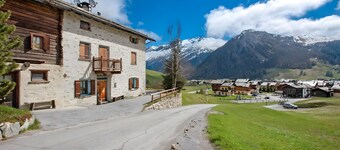 Apartment 'Lo Scoiattolo' with Lake View, Private Terrace and Wi-Fi