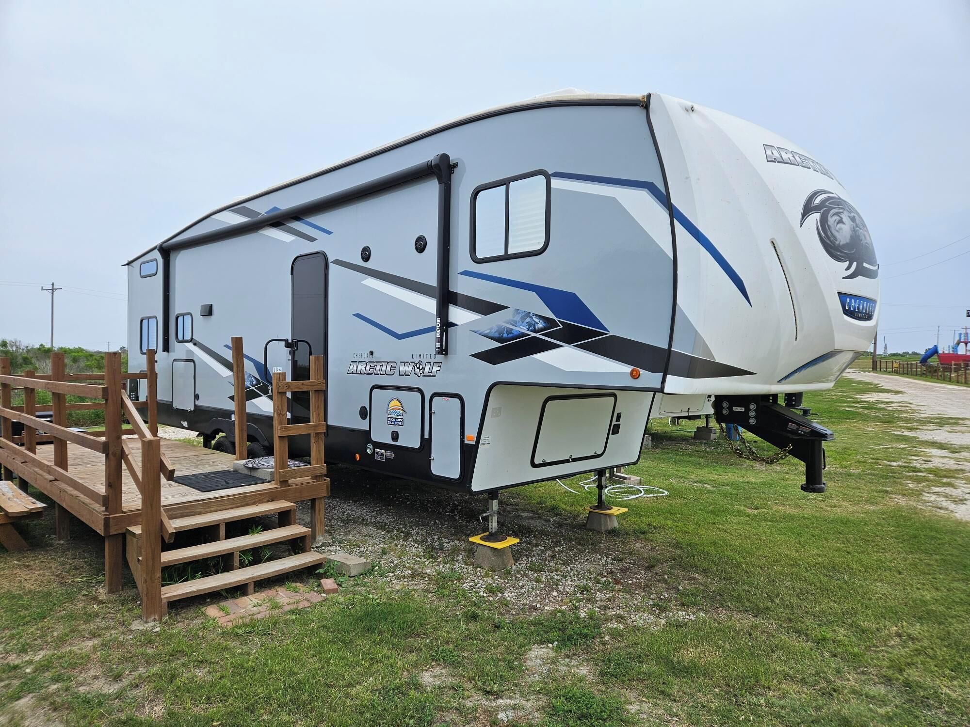 New Exceptional Beach Camper at Hailey's Beach-n-Bay RV Resort #10