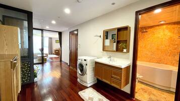Deluxe Apartment, Lake View