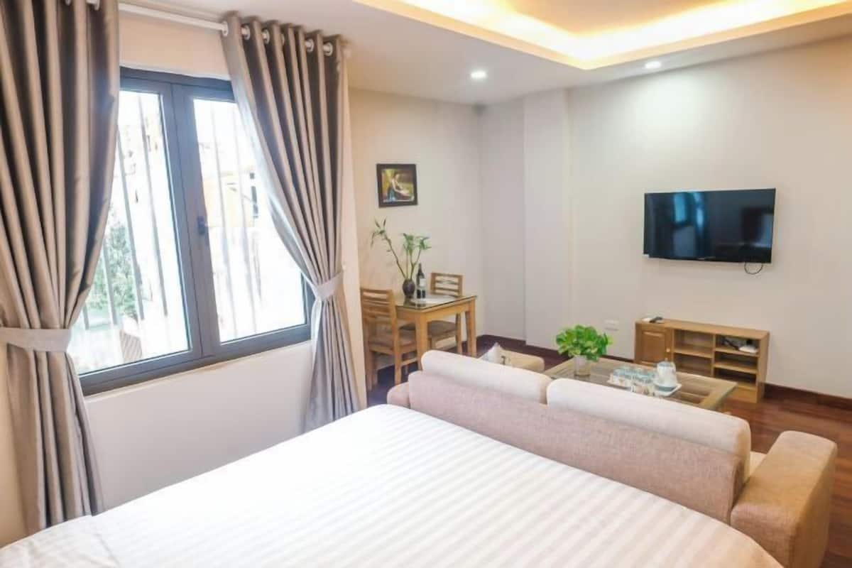 Premium bedding, desk, laptop workspace, free WiFi