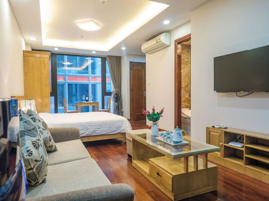 Deluxe Studio | Premium bedding, desk, laptop workspace, free WiFi