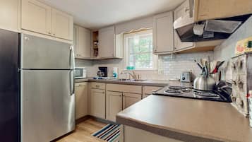 Geladeira, micro-ondas, fogão, cooktop