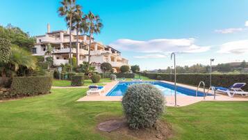 Una piscina techada, una piscina climatizada