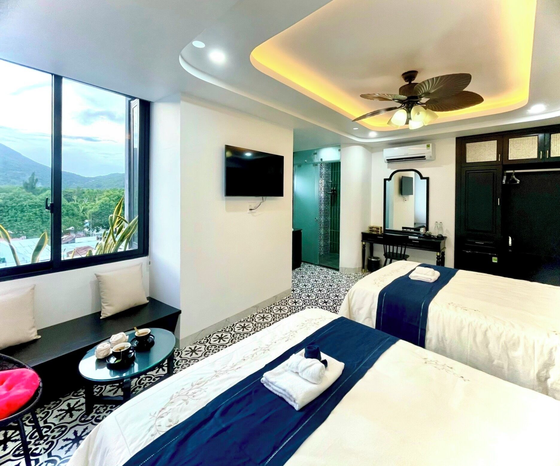 Family Room, Mountain View