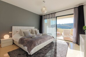 3 bedrooms, iron/ironing board, free WiFi, bed sheets - Apartment 'Modern 2-bed Apt Capanes Del Golf' with Mountain View and Air Conditioning (Benahavis)