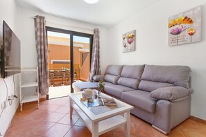 TV - Vacation Home 'Casa Miramar' with Sea View, Shared Pool and Private Terrace (Castillo Caleta de Fuste)