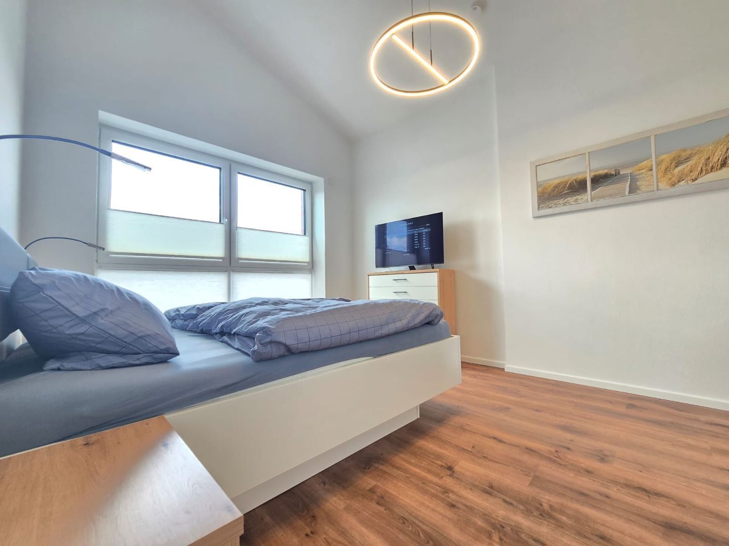 2 bedrooms, iron/ironing board, WiFi