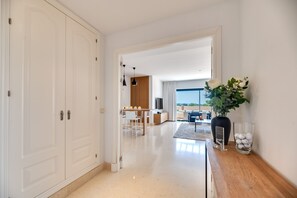 Interior - Apartment 'Spacious 2-Bed Capanes Del Golf' with Mountain View and Air Conditioning (Benahavis)