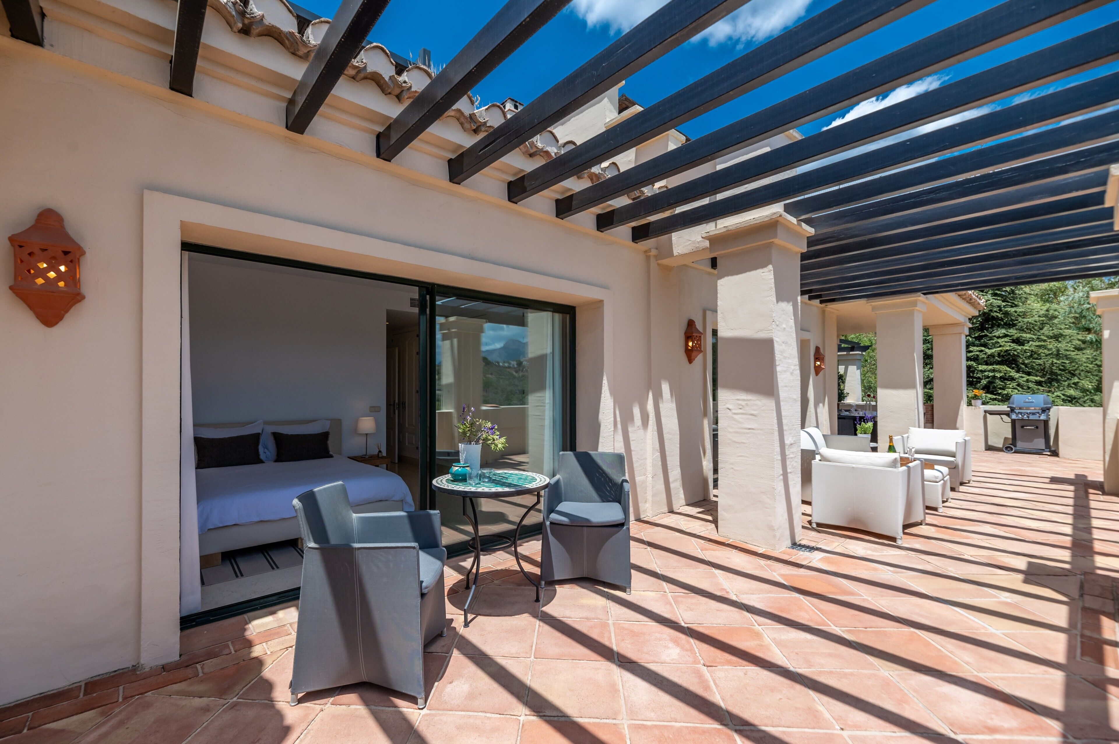 屋外ダイニングエリア