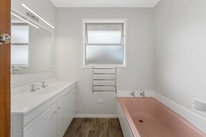 Hårføner og håndklær