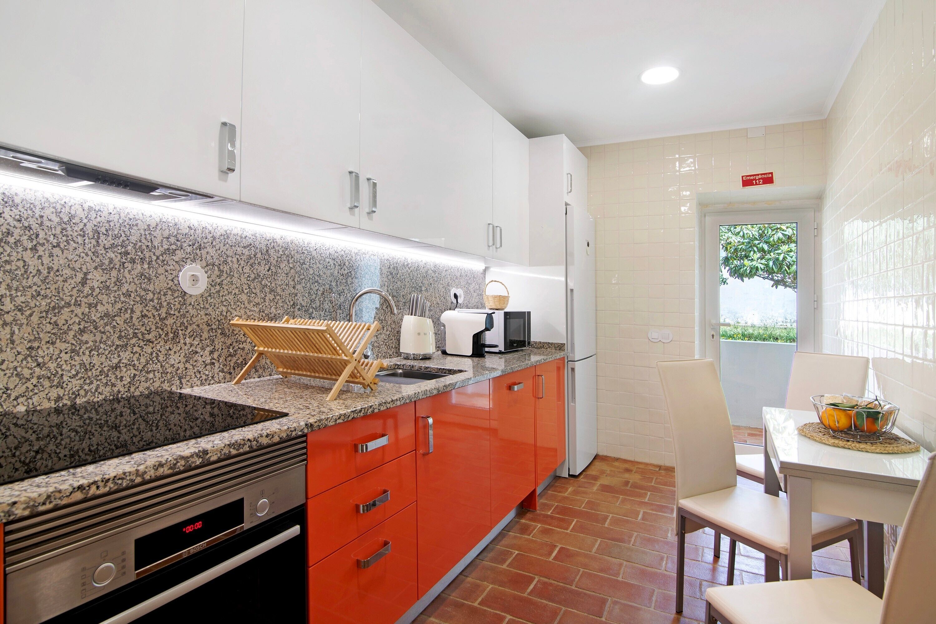 Refrigerador, microondas, horno, placa de cocina