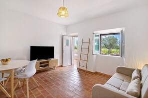 TV - Holiday Apartment 'Casa Do Livramento Adega' with Shared Pool, Wi-Fi and Air Conditioning (Tavira)