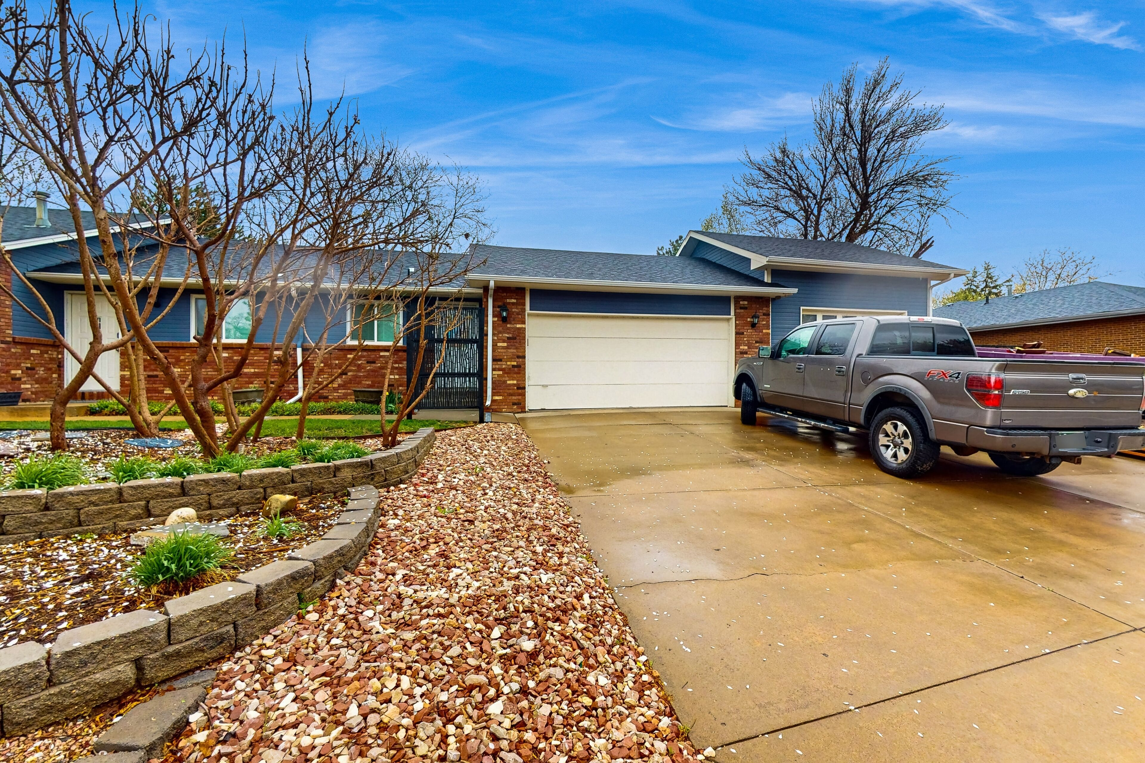 Renovated apartment by 40-acre park with central AC, washer/dryer, & kitchenette