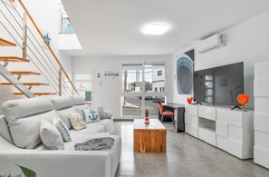 TV - Vacation Apartment 'Sparrow' with Wi-Fi and Air Conditioning (La Santa)