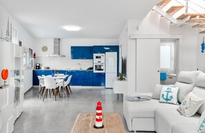 TV - Vacation Apartment 'Sparrow' with Wi-Fi and Air Conditioning (La Santa)