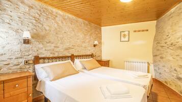 5 dormitorios, tabla de planchar con plancha, wifi gratis y ropa de cama