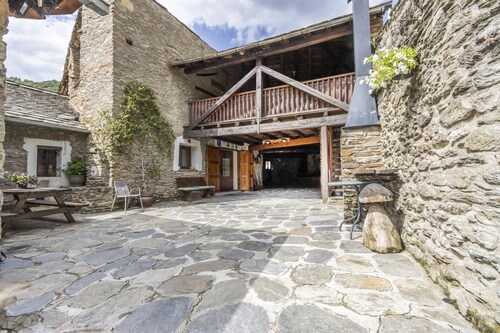Farmhouse 'El Raco De Cal Maró' with Mountain View, Private Terrace and Wi-Fi