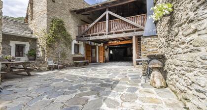 Farmhouse 'El Raco De Cal Maró' with Mountain View, Private Terrace and Wi-Fi