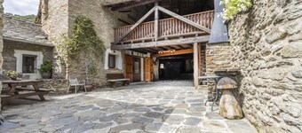 Boerderij 'El Raco De Cal Maró' met uitzicht op de bergen, privéterras en WiFi