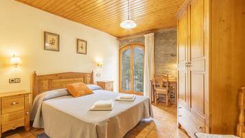 5 slaapkamers, een strijkplank/strijkijzer, gratis wifi, beddengoed