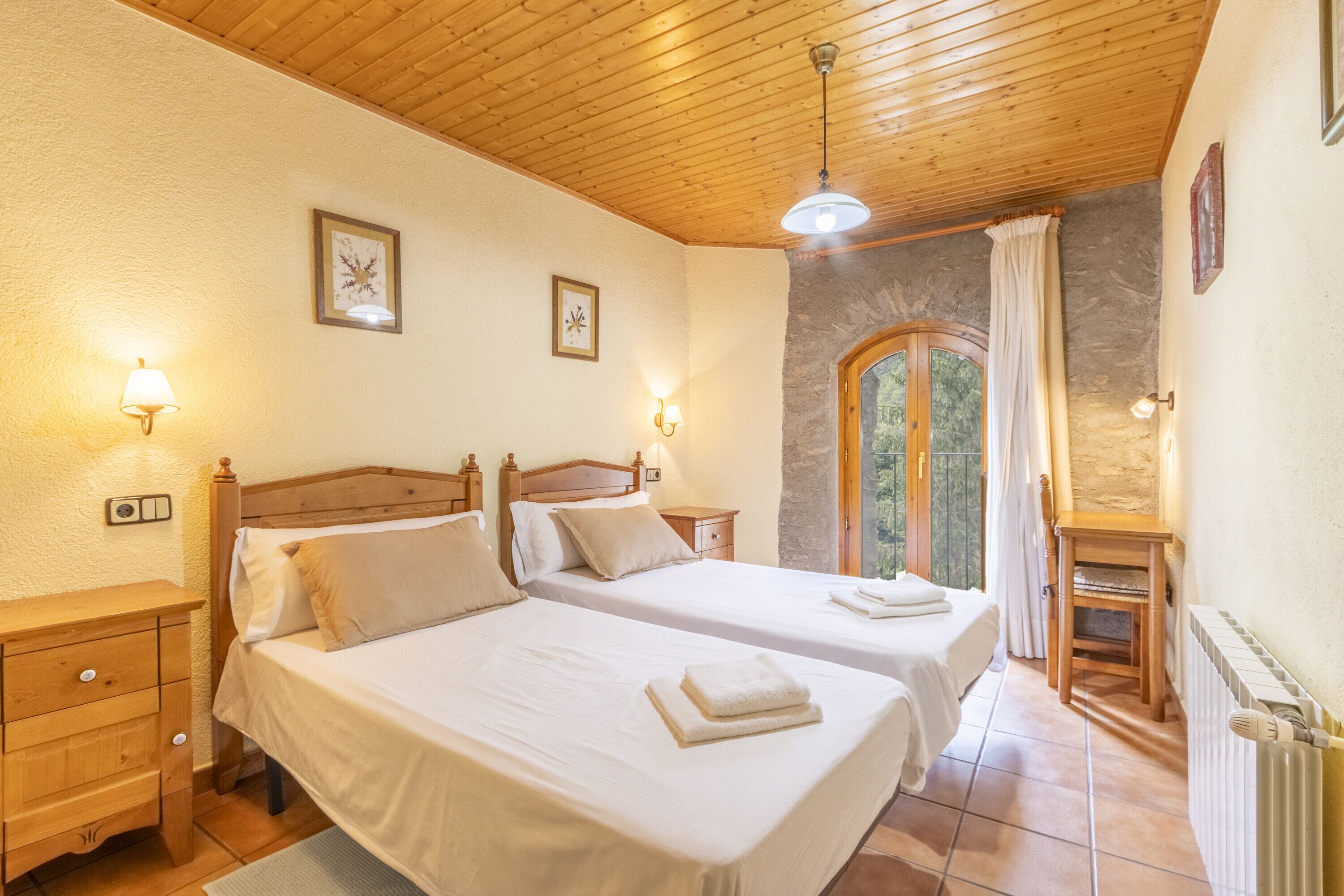 5 dormitorios, tabla de planchar con plancha, wifi gratis y ropa de cama