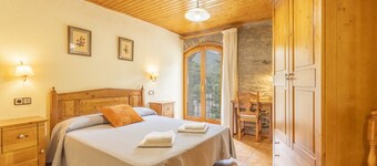 Masía 'El Raco De Cal Maró' con vistas a la montaña, terraza privada y Wi-Fi