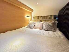 City Apartment, Non Smoking, Kitchen | 1 bedroom, down comforters, desk, laptop workspace - Fashion Home (Shanghai)