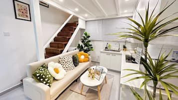 Eenvoudig appartement, 1 queensize bed, niet-roken, keuken | 1 slaapkamer, donsdekens, een bureau, een laptopwerkplek