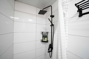 Basic Apartment, 2 Queen Beds, Non Smoking, Kitchen | Bathroom | Rainfall showerhead, hair dryer, towels - Fashion Home (Shanghai)