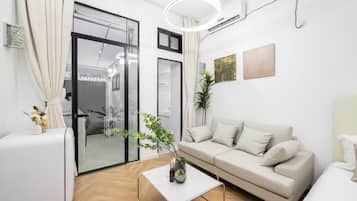Basic apartman, több ágy, nemdohányzó, konyha | Nappalirész