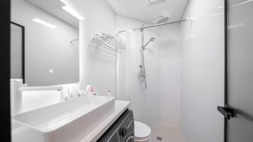 Economy Apartment, 1 Bedroom, Non Smoking, Kitchen | Bathroom